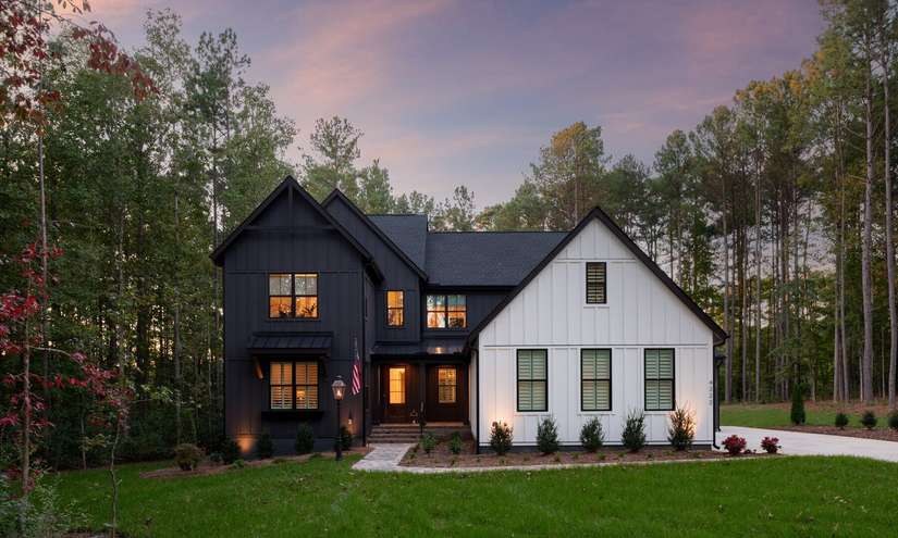 A dark Carolina farmhouse at twilight